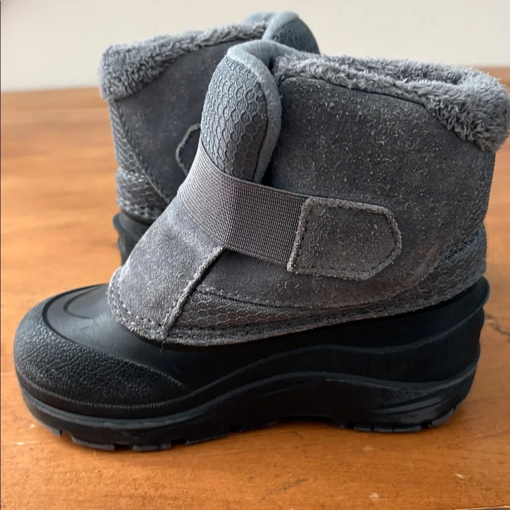 The North Face Alpenglow ll Kids Gray and Black Snow Boots Size 9